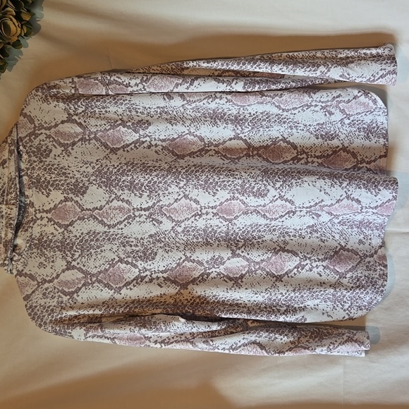 Calvin Klein Pink Gray Snake Skin Print Cowl Neck Top Size Medium - Picture 4 of 7